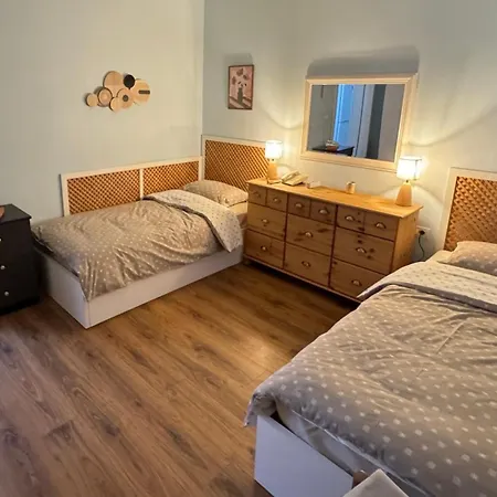 アパート Tarraca House