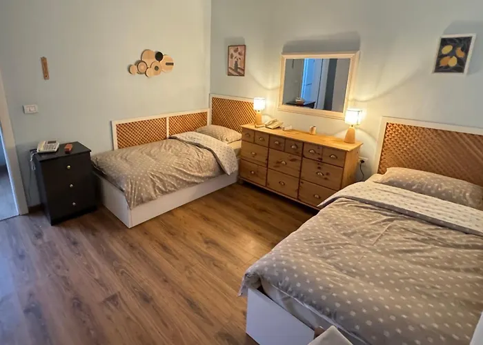 アパート Tarraca House